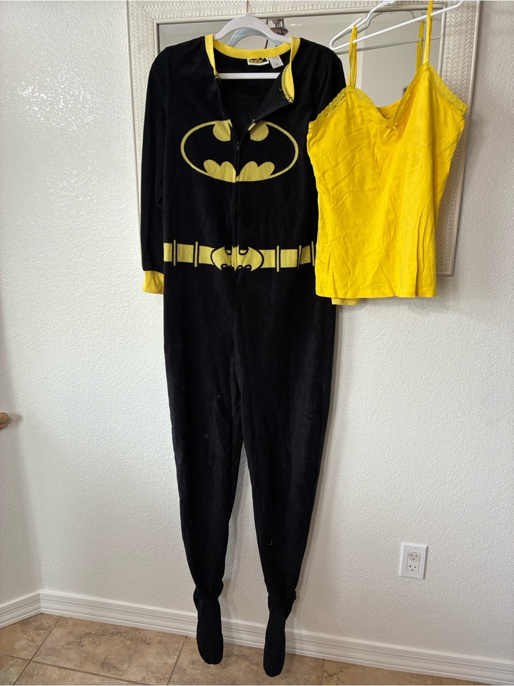 Women’s Batman Onesie Costume Sz LG 11-13